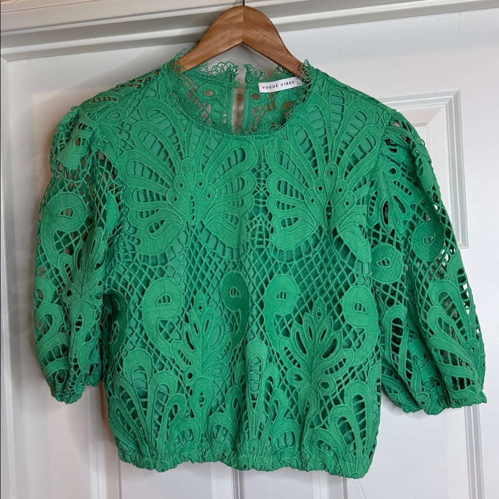 Vogue Vibes green cropped puffy sleeve floral eyelet cut blouse top sz Lg - Picture 3 of 8